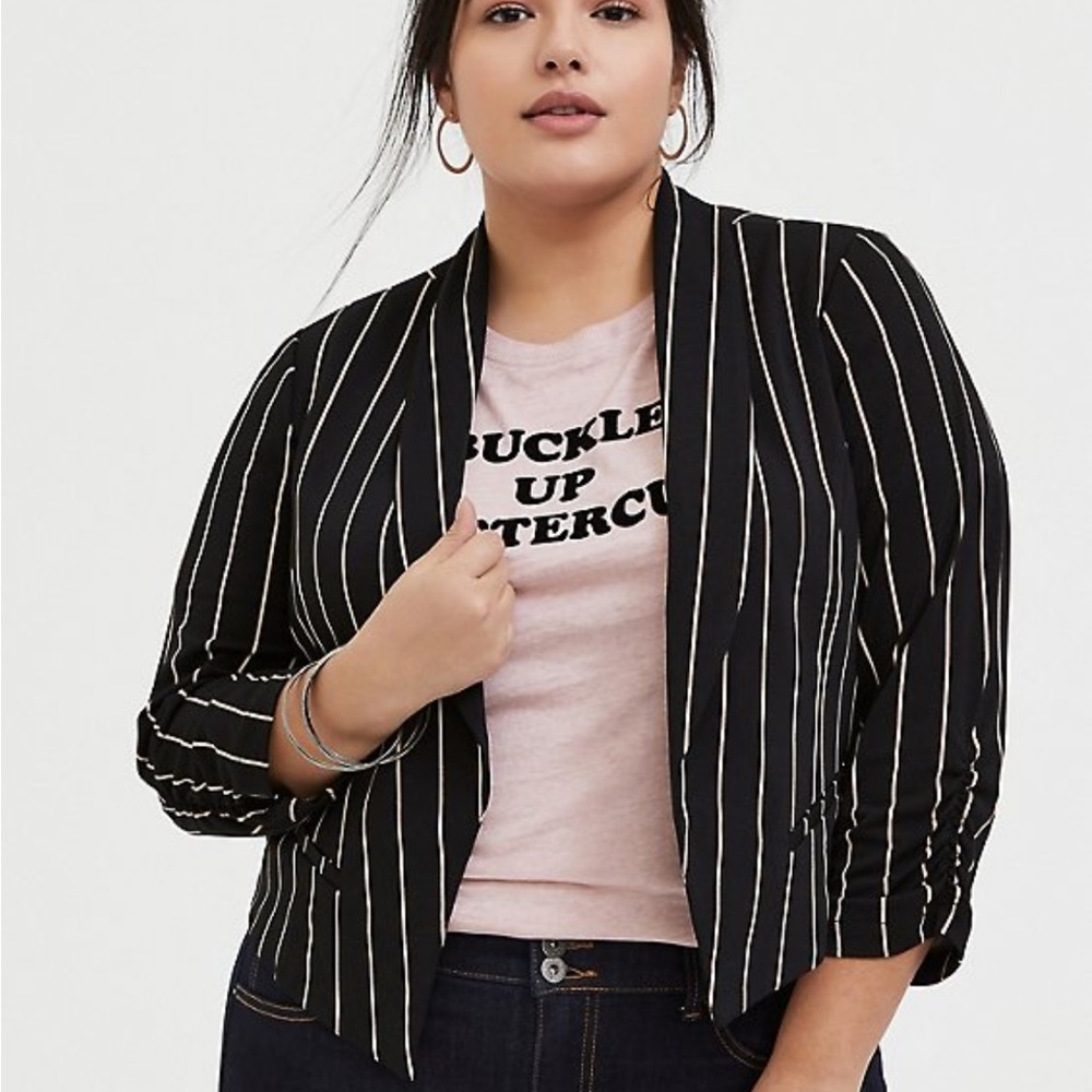 Size 1 14-16 TORRID BLACK W/ STRIPE CREP BLAZER NWT